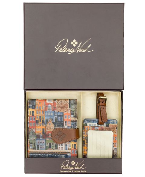 Женские багажные бирки Patricia Nash Passport with Luggage Tag, цвет: Homes Along The Coast