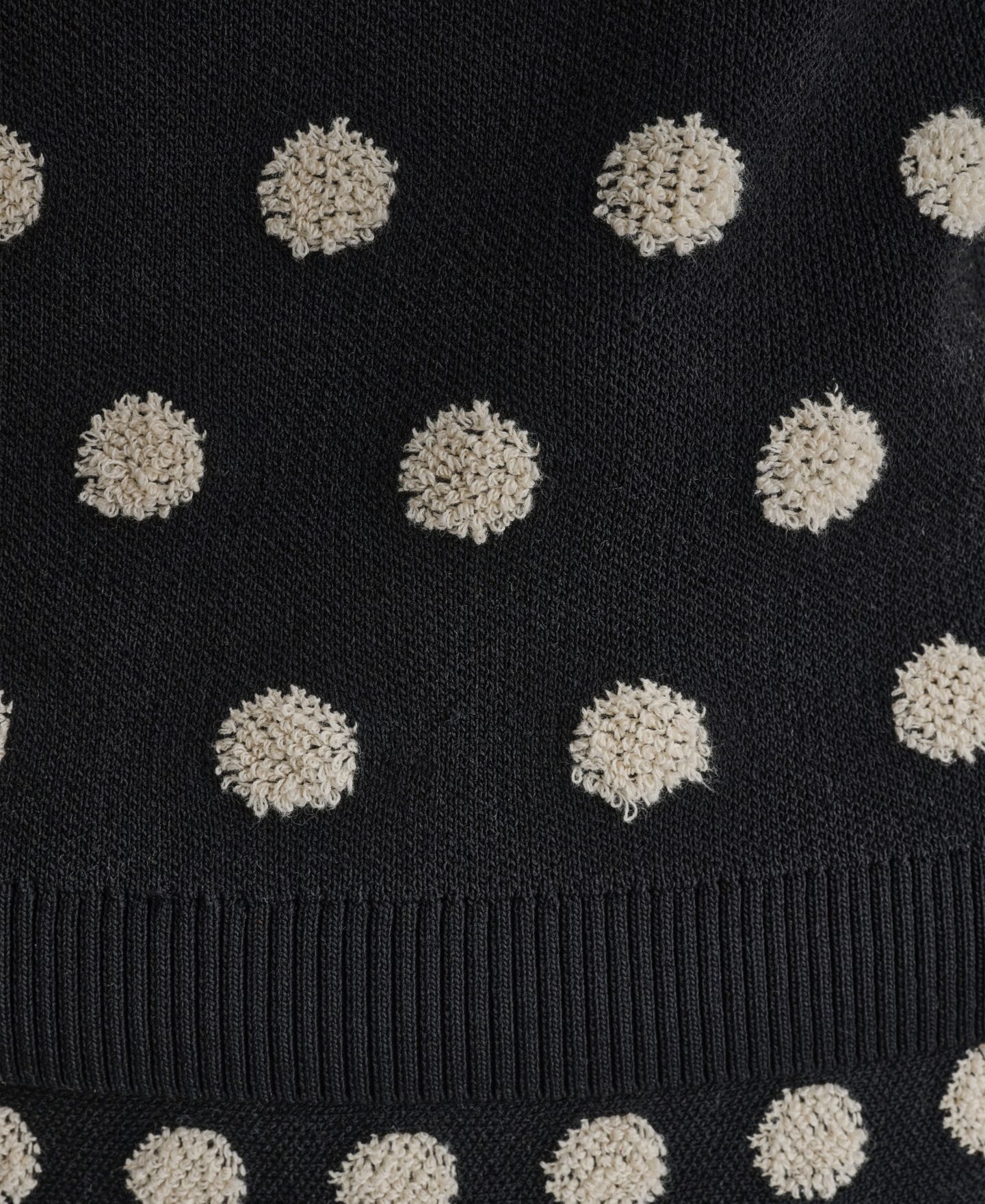 Женский свитер BCBG Polka Dot Sleeveless Crewneck Sweater Top, цвет: Чёрный — фото 7