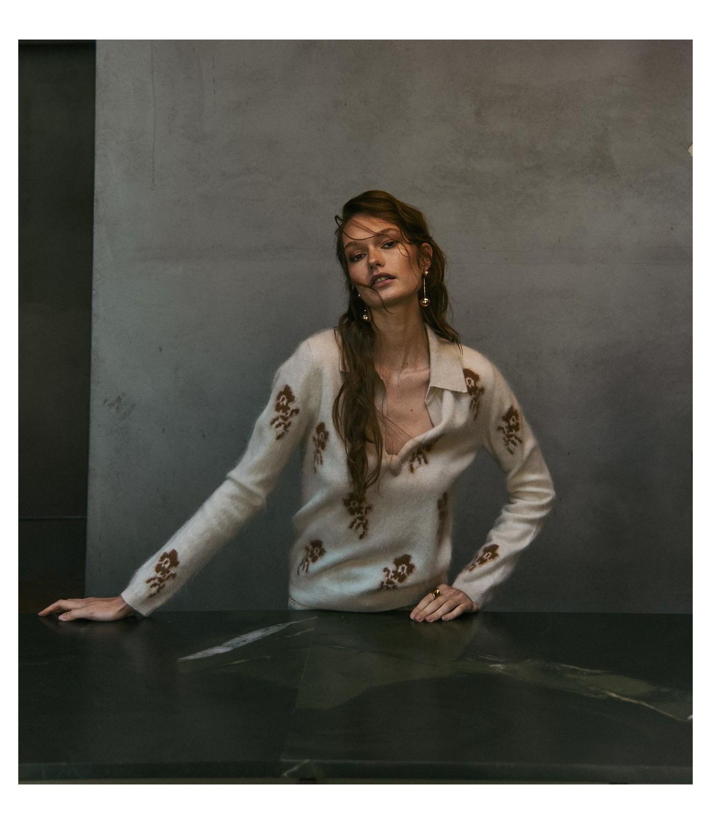Женский свитер Elie Tahari The Raelynn Cashmere Floral Collared Split-Neck, цвет: Белый / Коричневый — фото 6