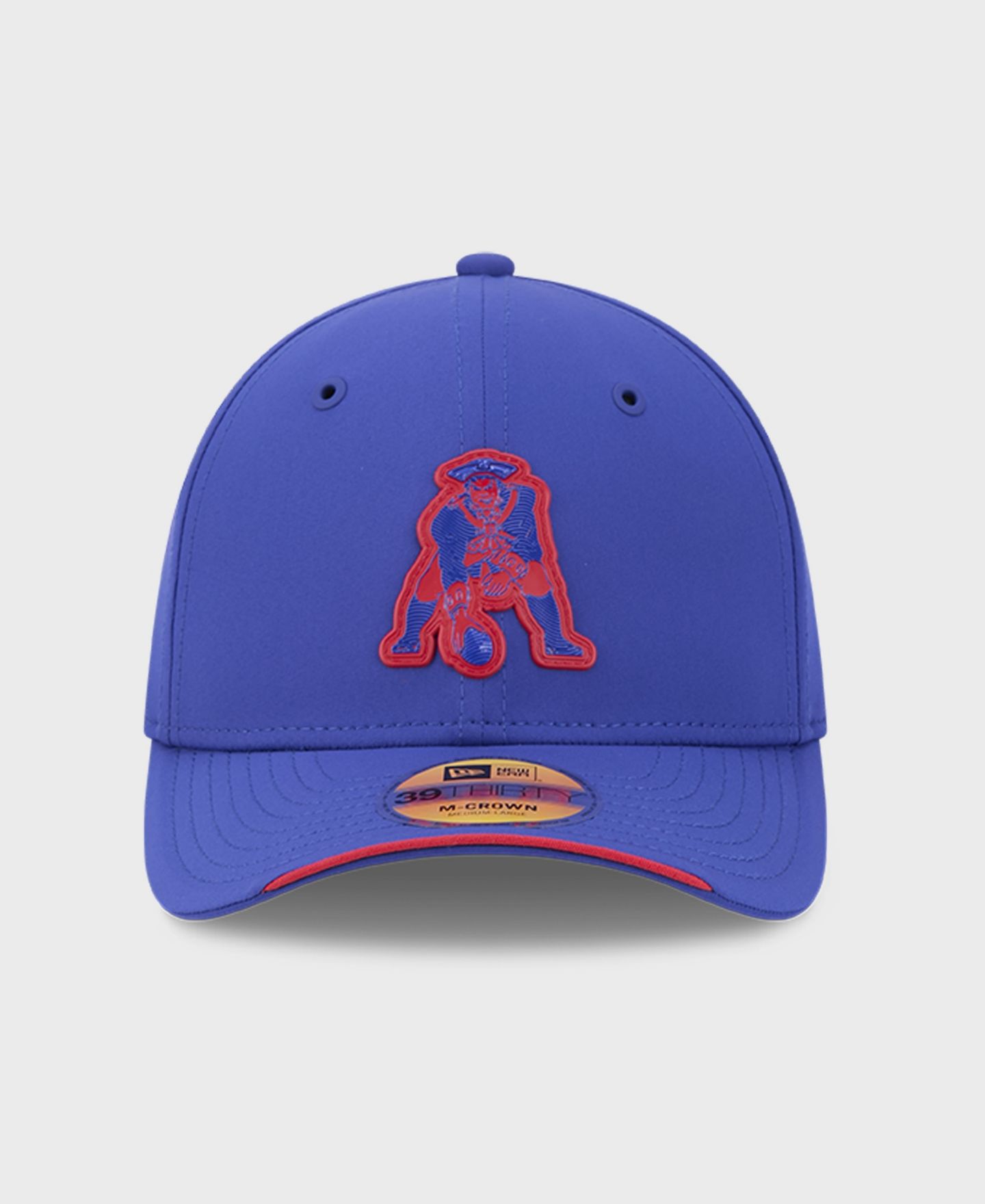 Мужская кепка New Era Royal New England Patriots 2026 Sideline Throwback 39THIRTY M-Crown Flex Hat — фото 2