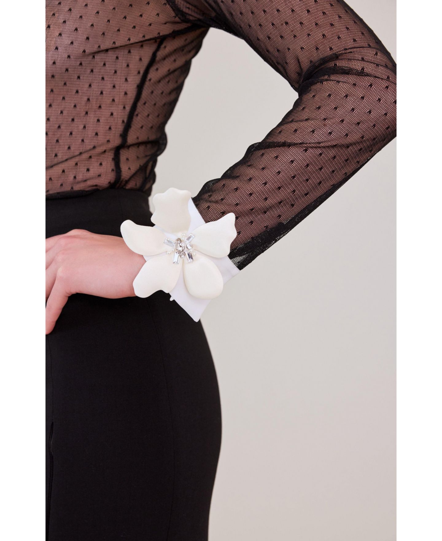 Женская блузка Anne Fontaine Terra Sheer Long-Sleeve Floral-Applique, цвет: Чёрный — фото 8