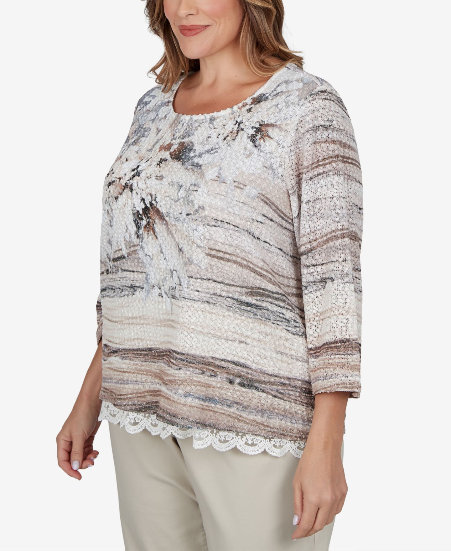 Женский топ Alfred Dunner Plus Size Lace Scoop Neck 3/4-Sleeve, цвет: Рыжевато-коричневый разноцветный — фото 2