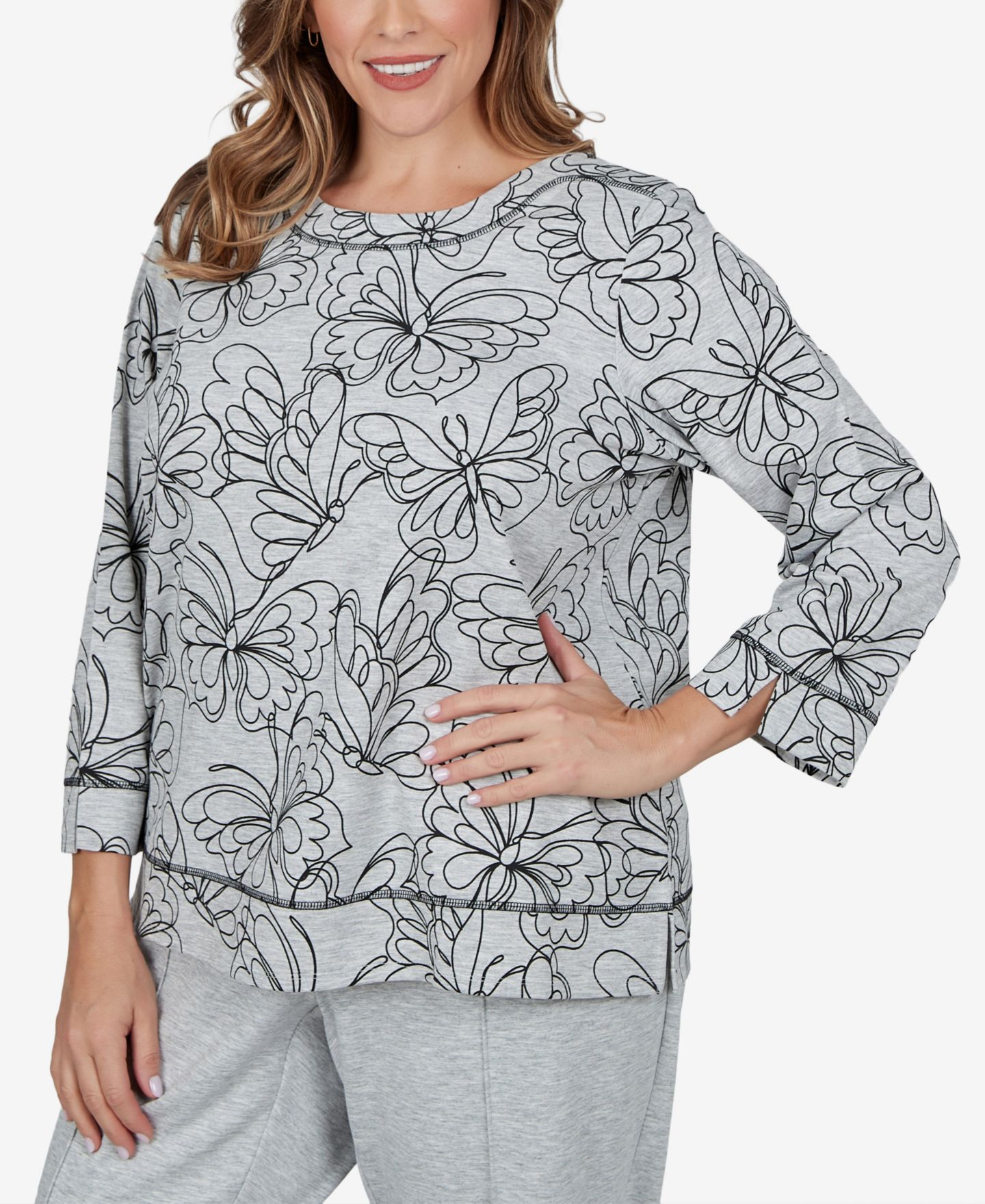 Женская футболка Alfred Dunner Plus Size Butterfly-Print 3/4-Sleeve, цвет: Granite — фото 2