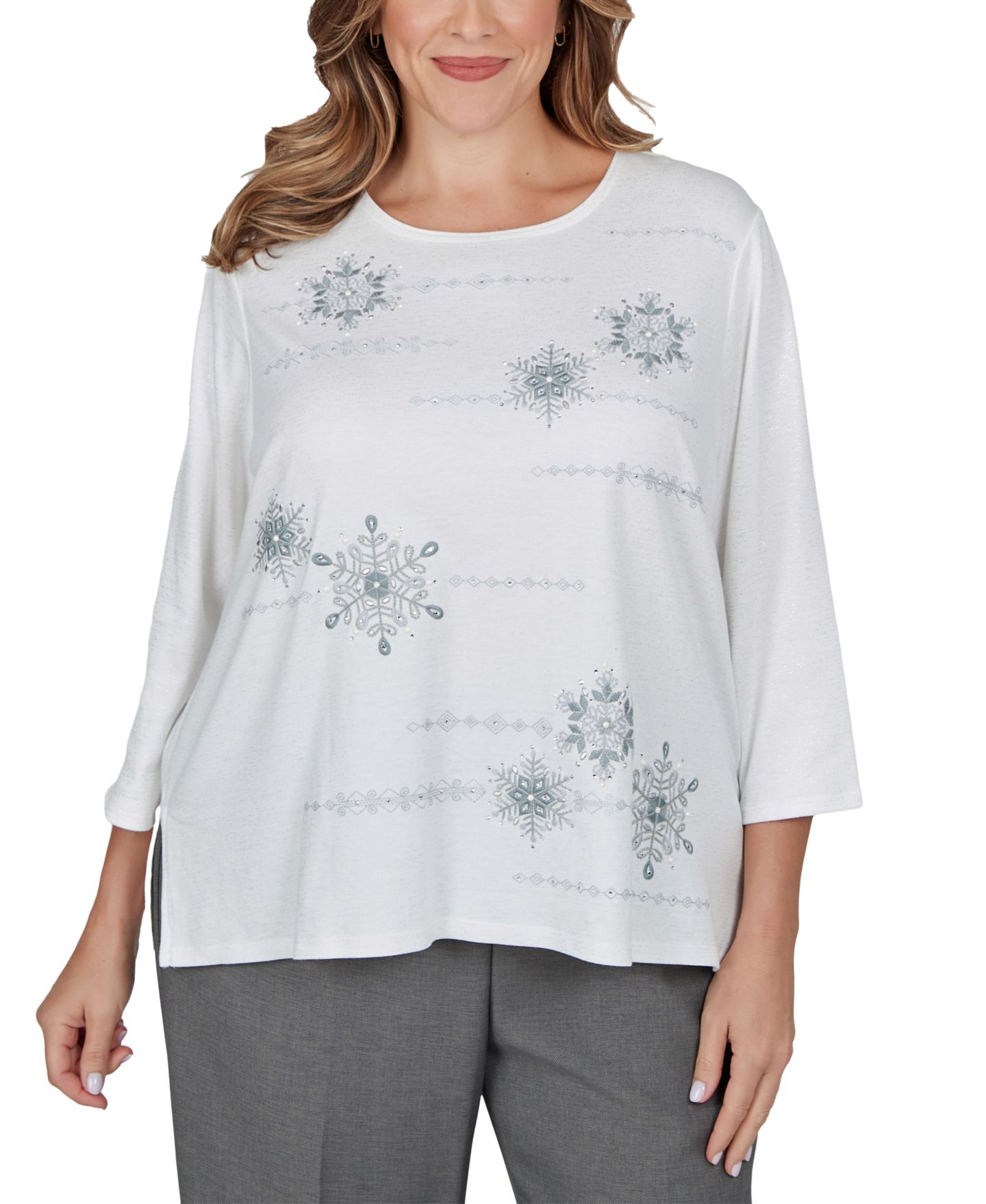 Женская футболка Alfred Dunner Plus Size Snowflake-Print Crewneck 3/4-Sleeve Cotton-Blend, цвет: Слоновая кость — фото 1