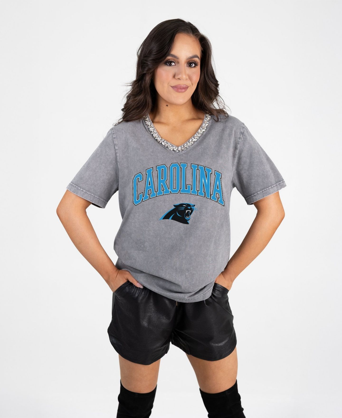Женская футболка Gameday Couture Gray Carolina Panthers Relaxed Iconic Edge Rhinestone V-Neck — фото 4