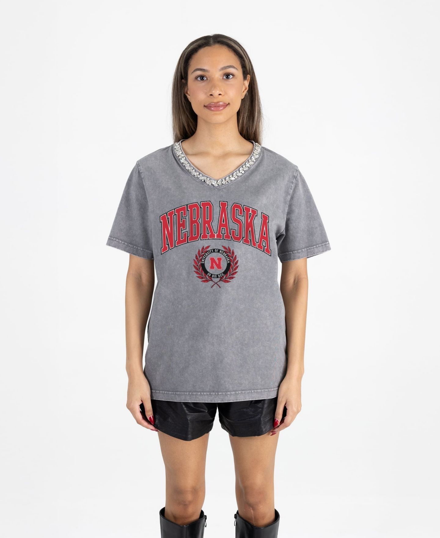 Женская футболка Gameday Couture Gray Nebraska Huskers Iconic Edge Rhinestone V-Neck — фото 3