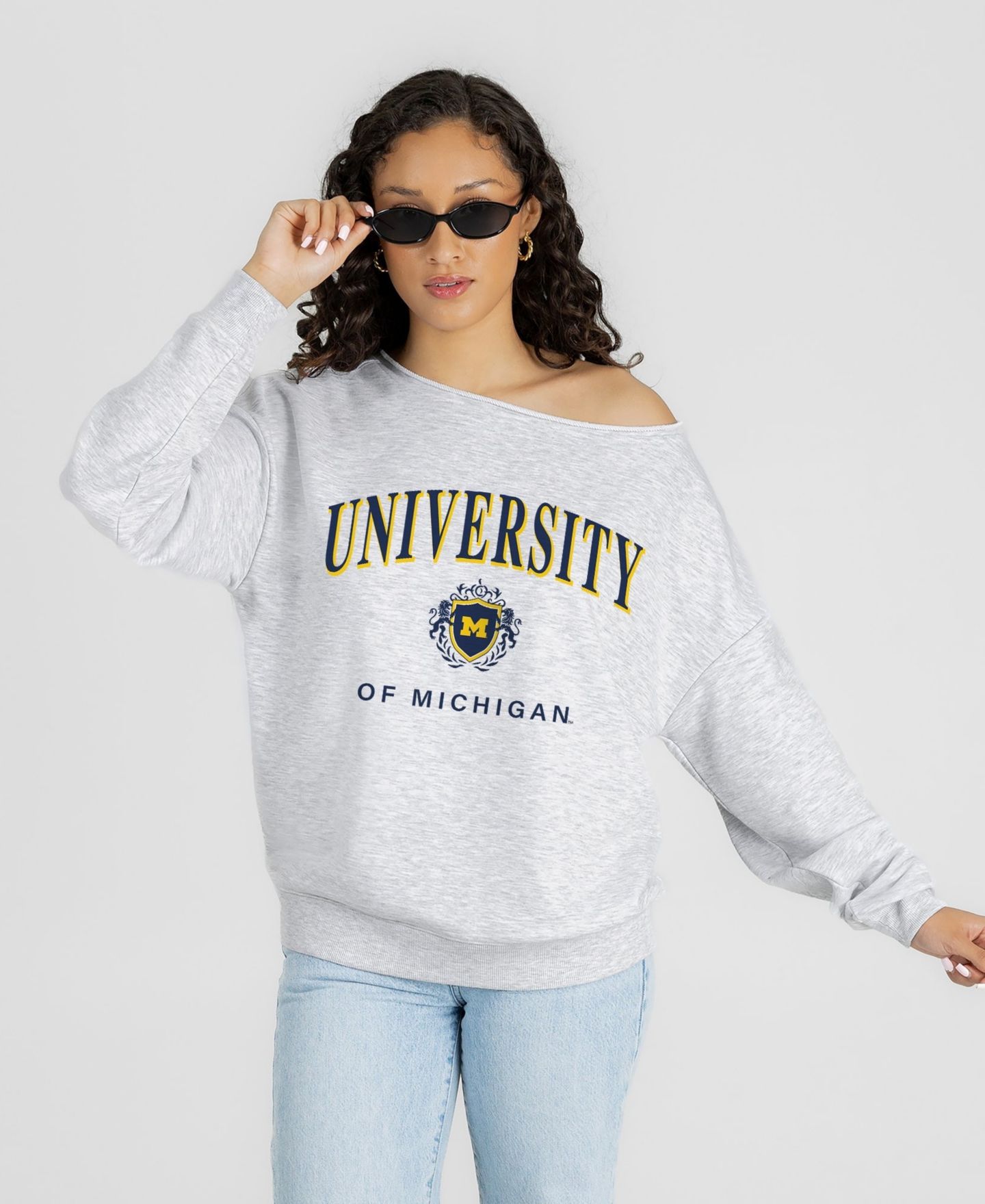 Женская толстовка Gameday Couture Ash Michigan Wolverines Offsides Energy Off-Shoulder — фото 1
