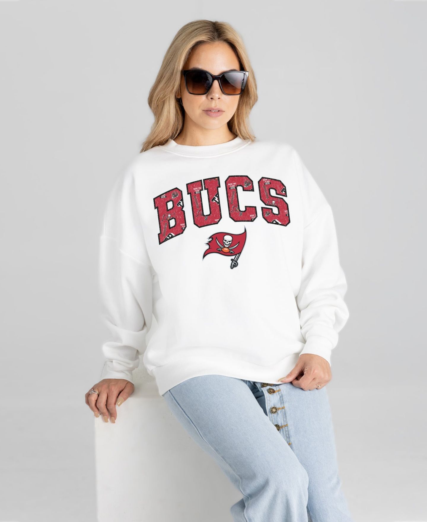 Женская толстовка Gameday Couture White Tampa Bay Buccaneers Sweet Play Oversized Premium Drop Shoulder — фото 3