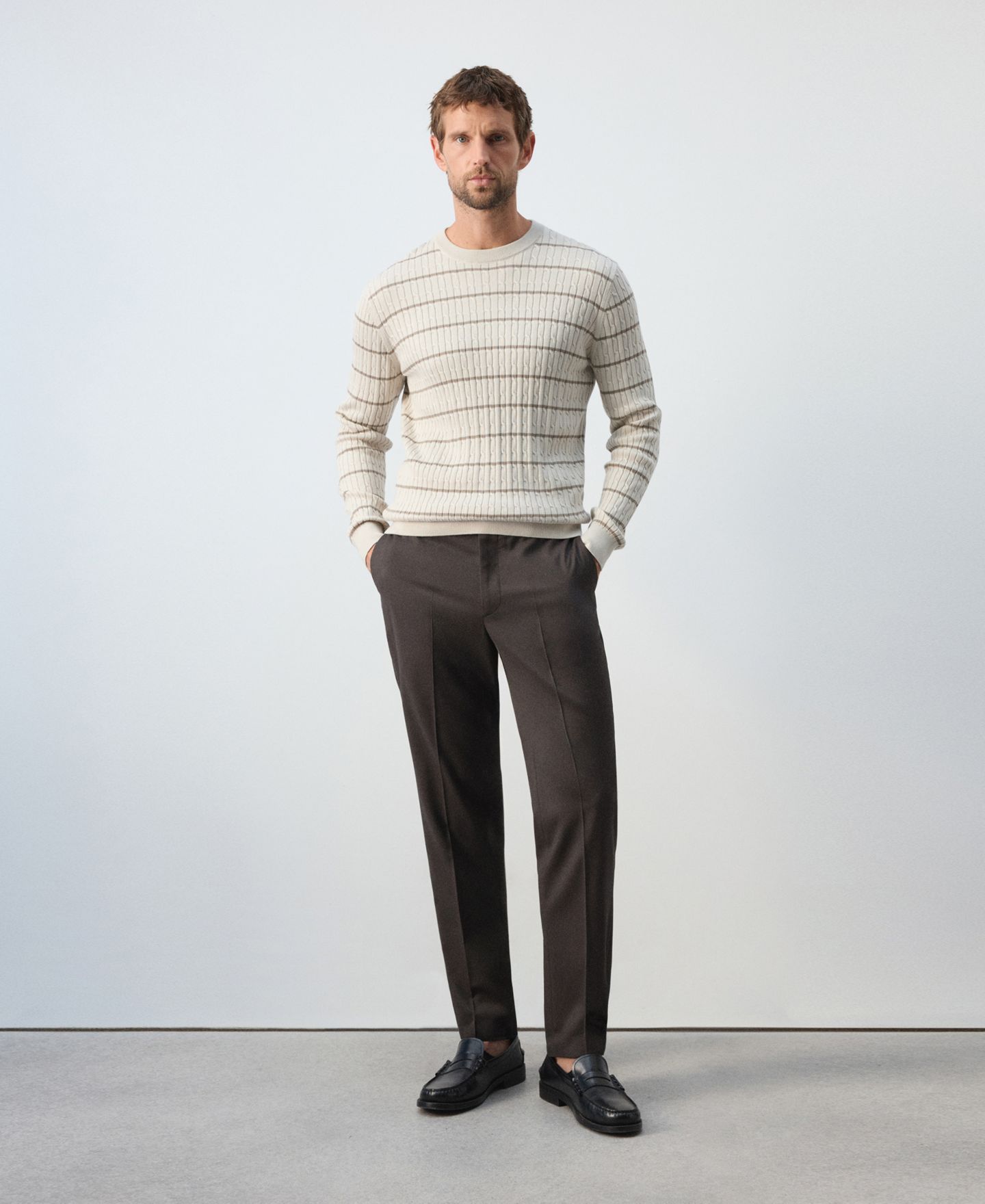Мужской свитер Mango Marsr Cable-Knit Striped Crewneck, цвет: Светлый пастельный серый — фото 2