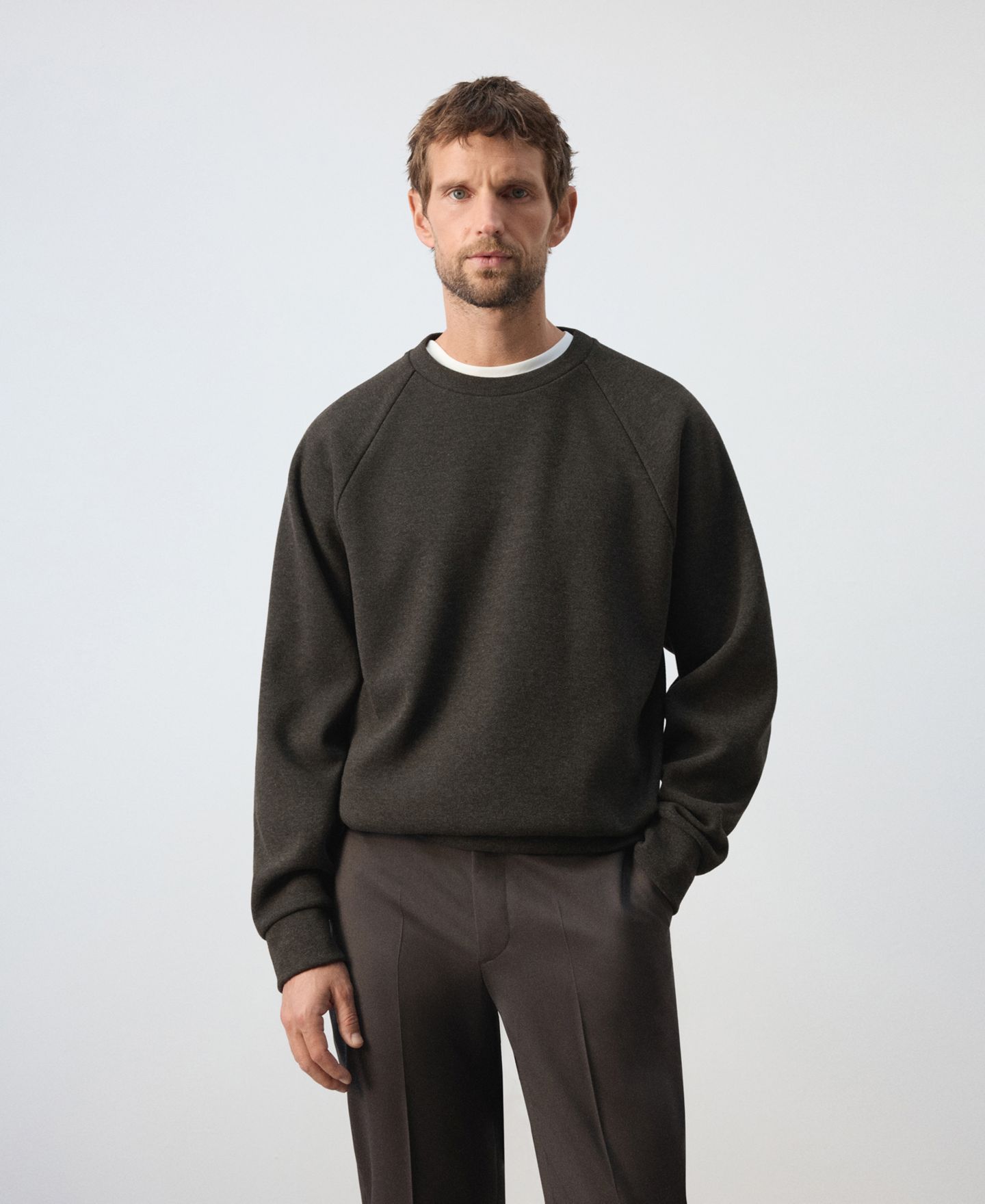 Мужская толстовка Mango Sudadera Pom Crewneck Pullover, цвет: Коричневый — фото 8