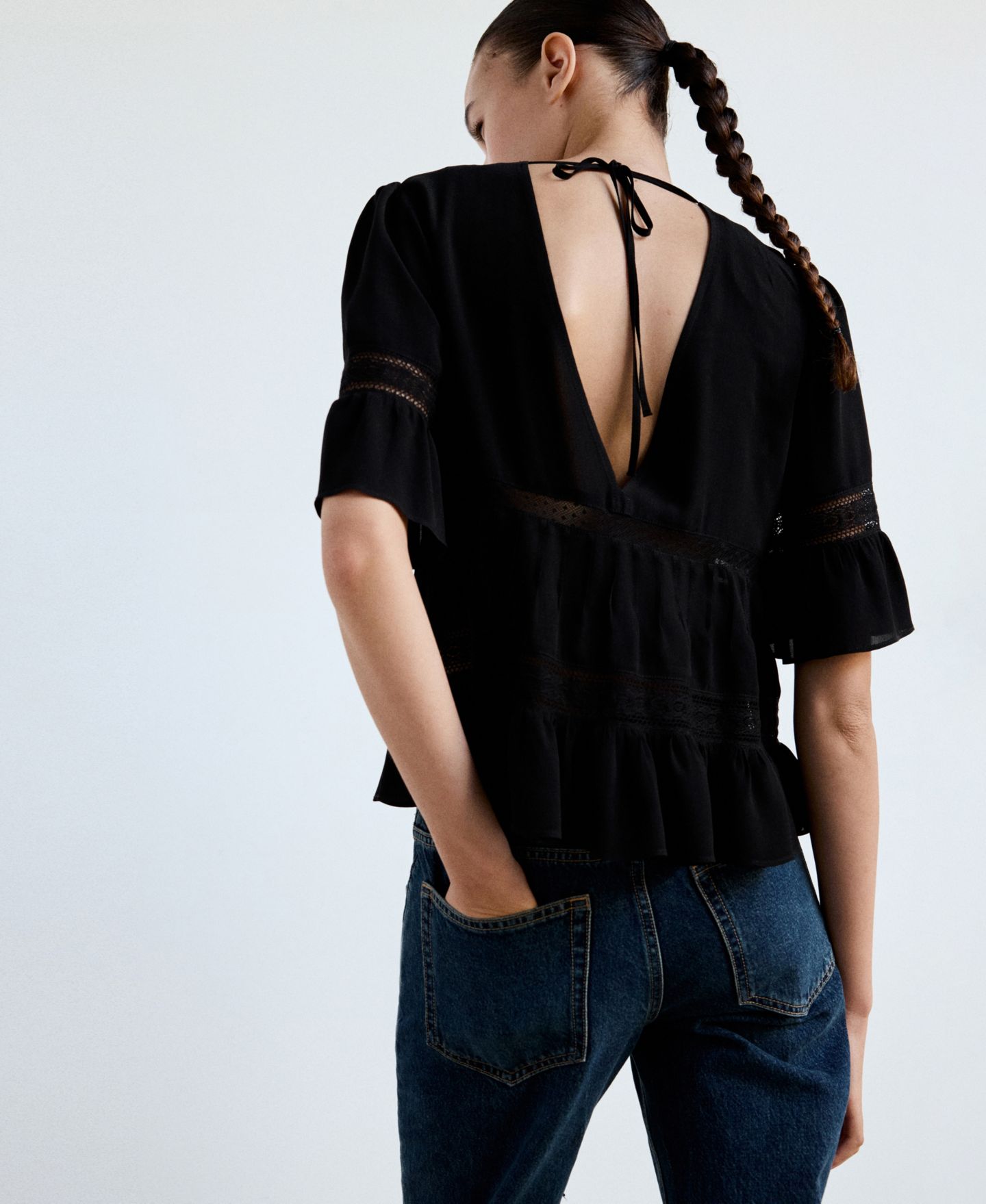 Женская блузка Mango Short-Sleeve Lace-Trim V-Neck, цвет: Чёрный — фото 3