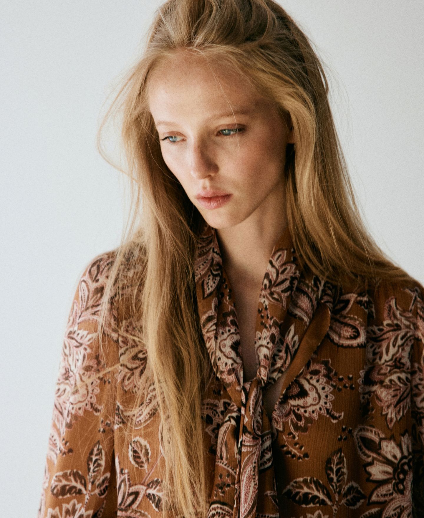 Женская блузка Mango Floral-Print Bow Puffed-Sleeve, цвет: Коричневый — фото 3