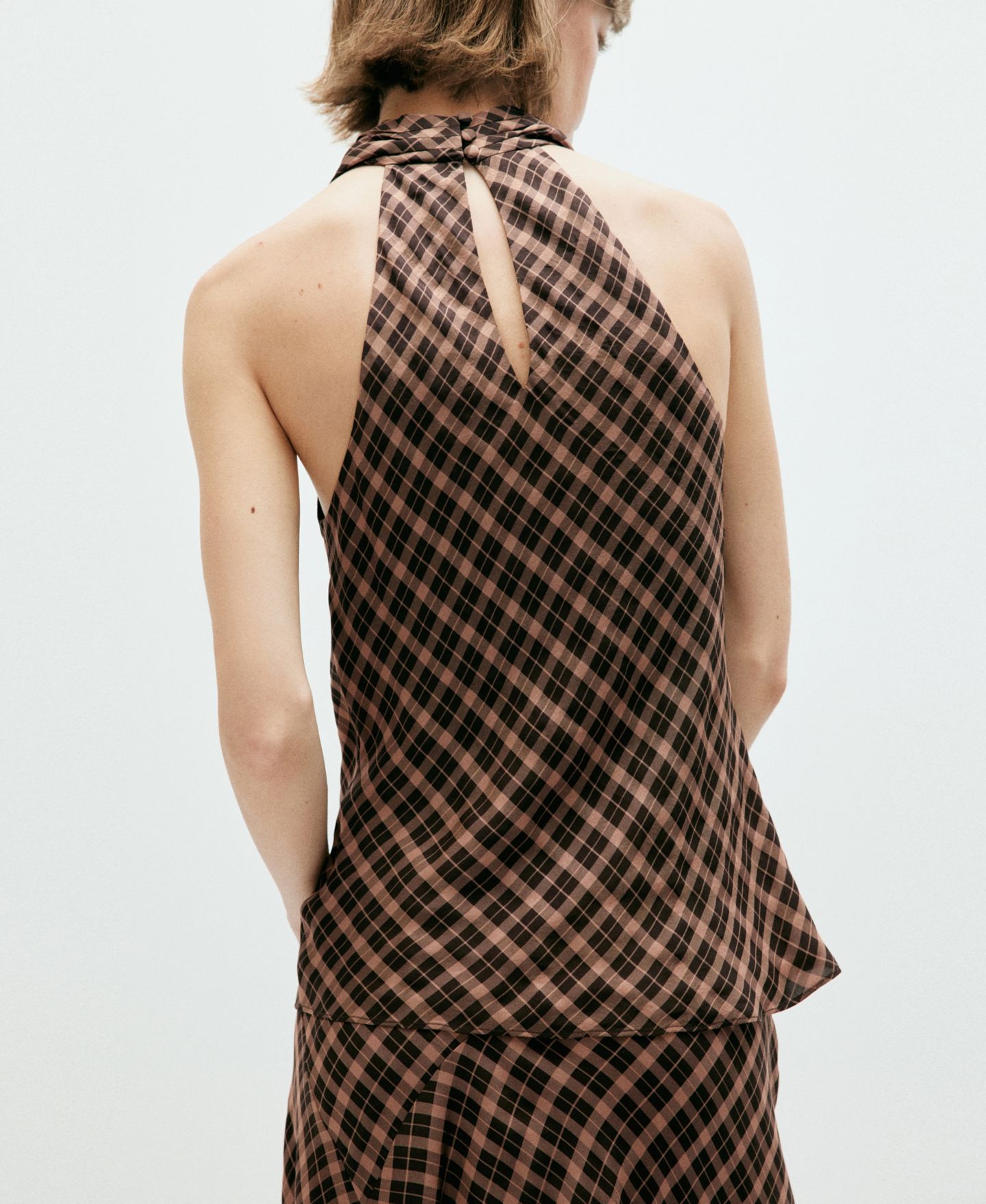 Женская блузка Mango Draped-Neck Plaid Sleeveless, цвет: Коричневый — фото 3