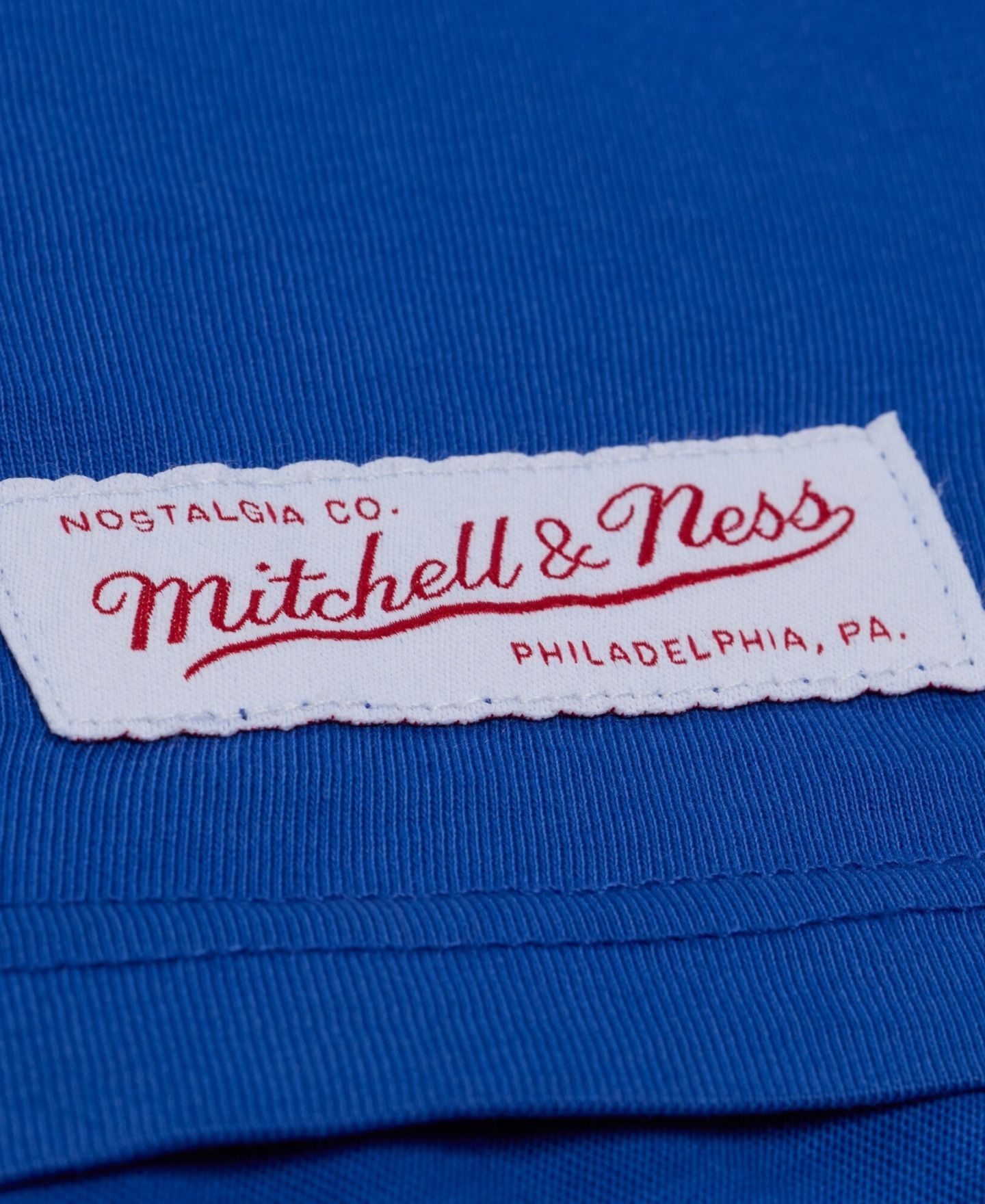 Мужская футболка Mitchell & Ness Royal Denver Broncos Core Essentials Street Graphic — фото 3