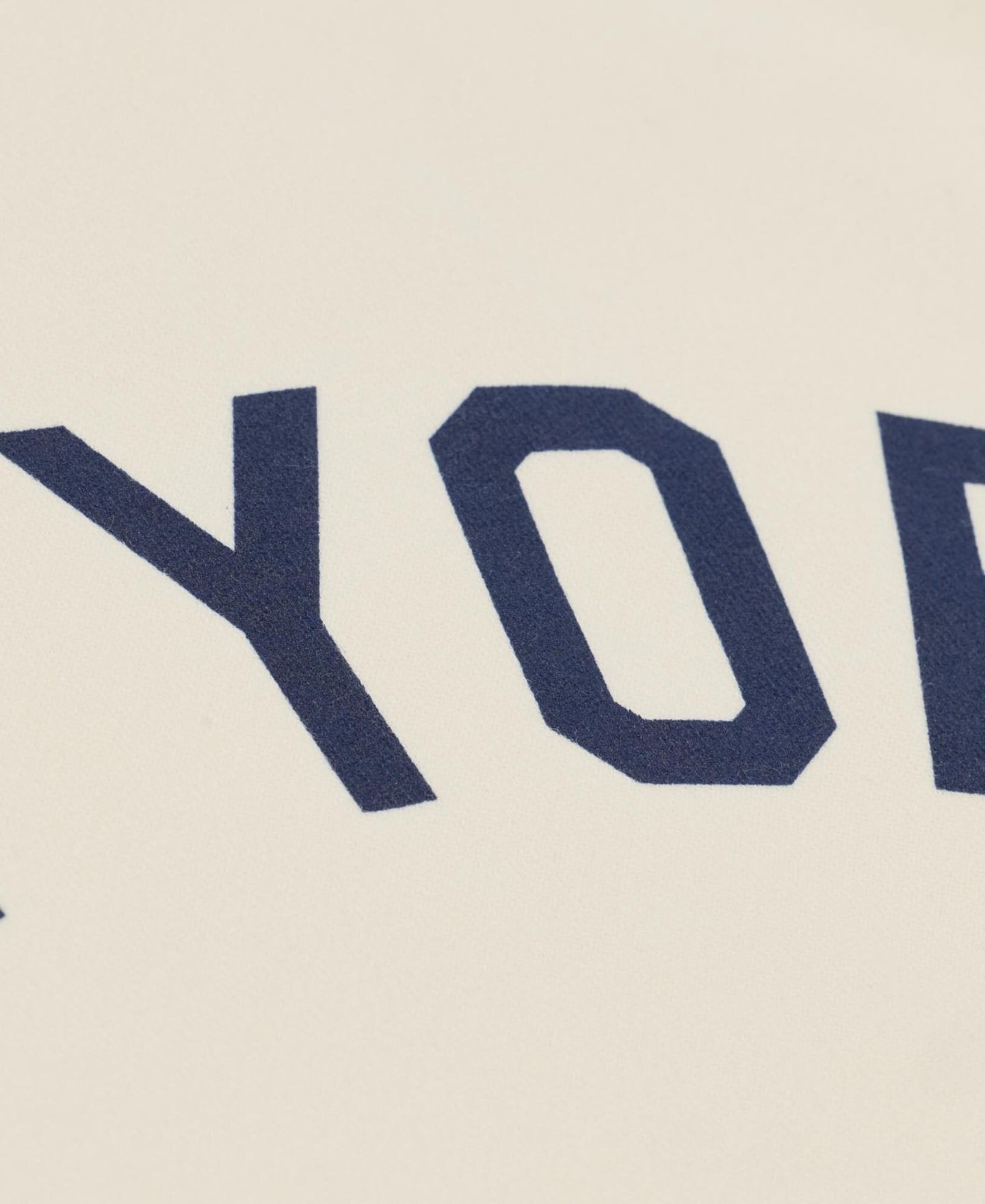Женский свитер Mitchell & Ness Mitchell Ness Cream New York Yankees Name & Number Pullover — фото 4