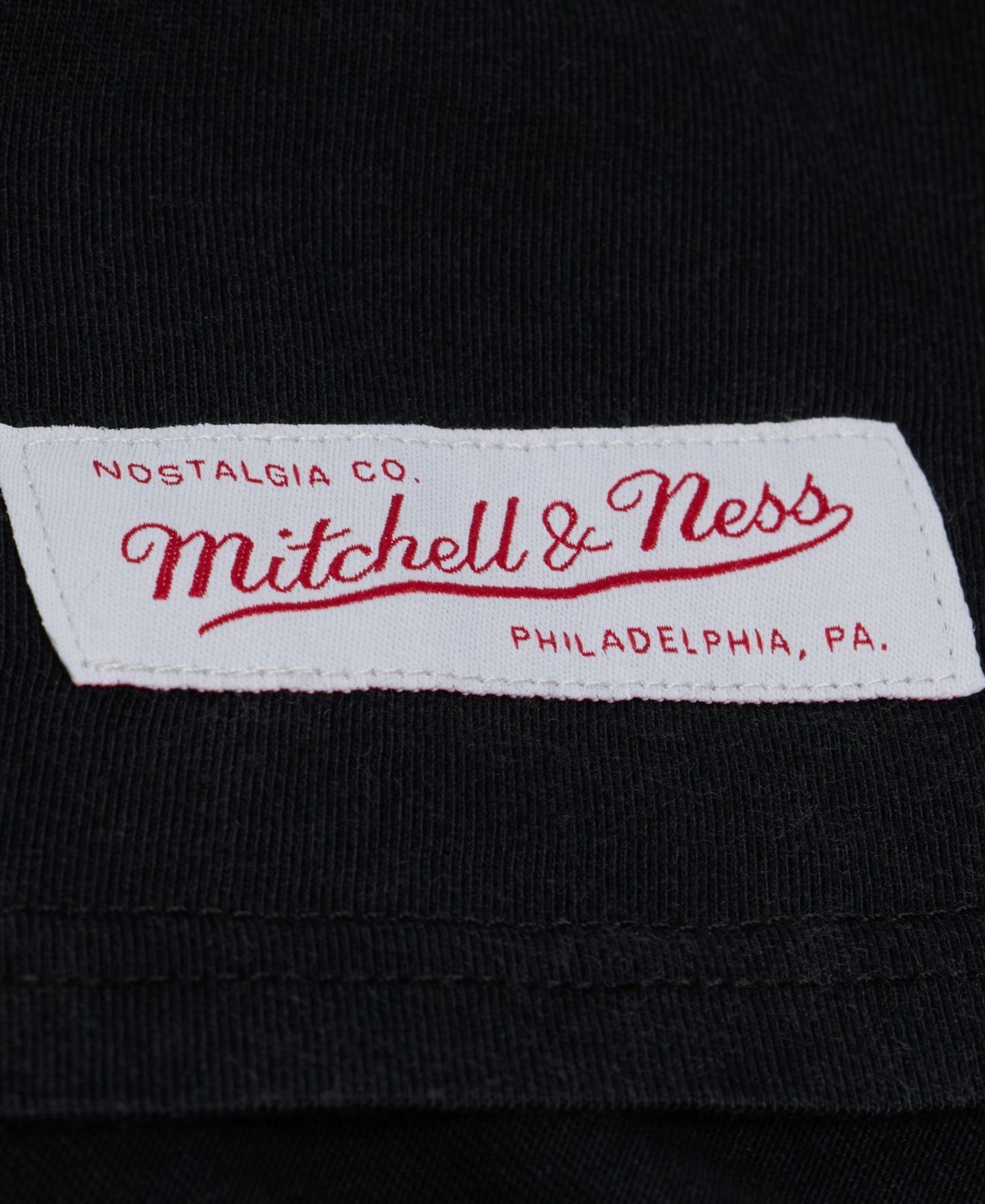 Женская футболка Mitchell & Ness Mitchell Ness Black Los Angeles Lakers Street Graphic Boxy Crop — фото 6