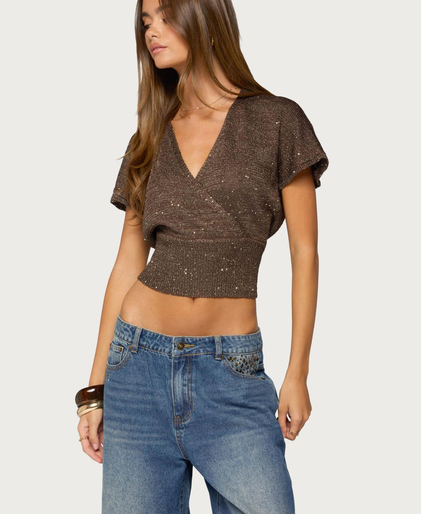 Женский топ Edikted Shirah Sequin V-Neck Backless Crop, цвет: Коричневый — фото 5