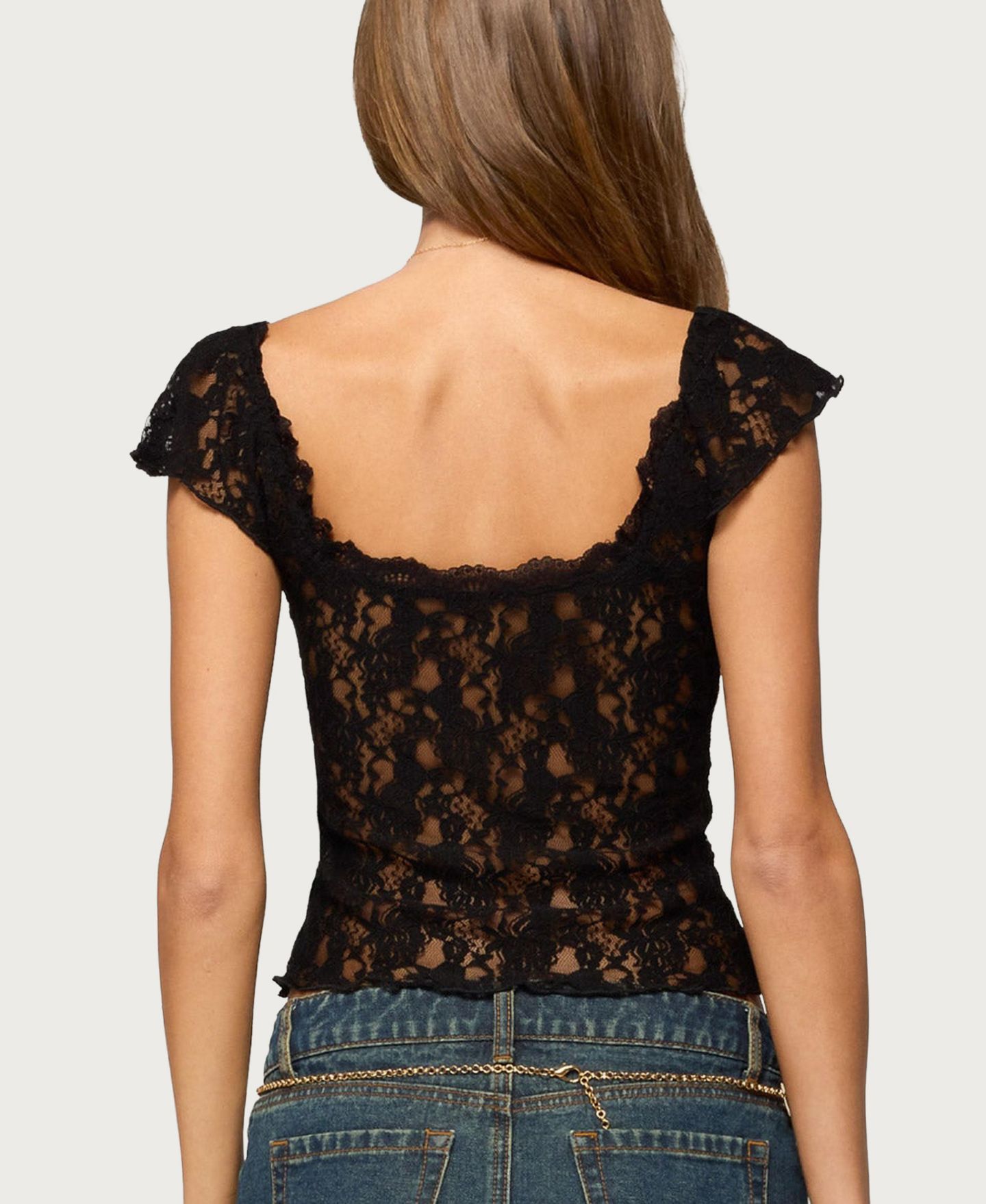 Женский топ Edikted Haile Lace Short-Sleeve V-Neck Crop, цвет: Чёрный — фото 4