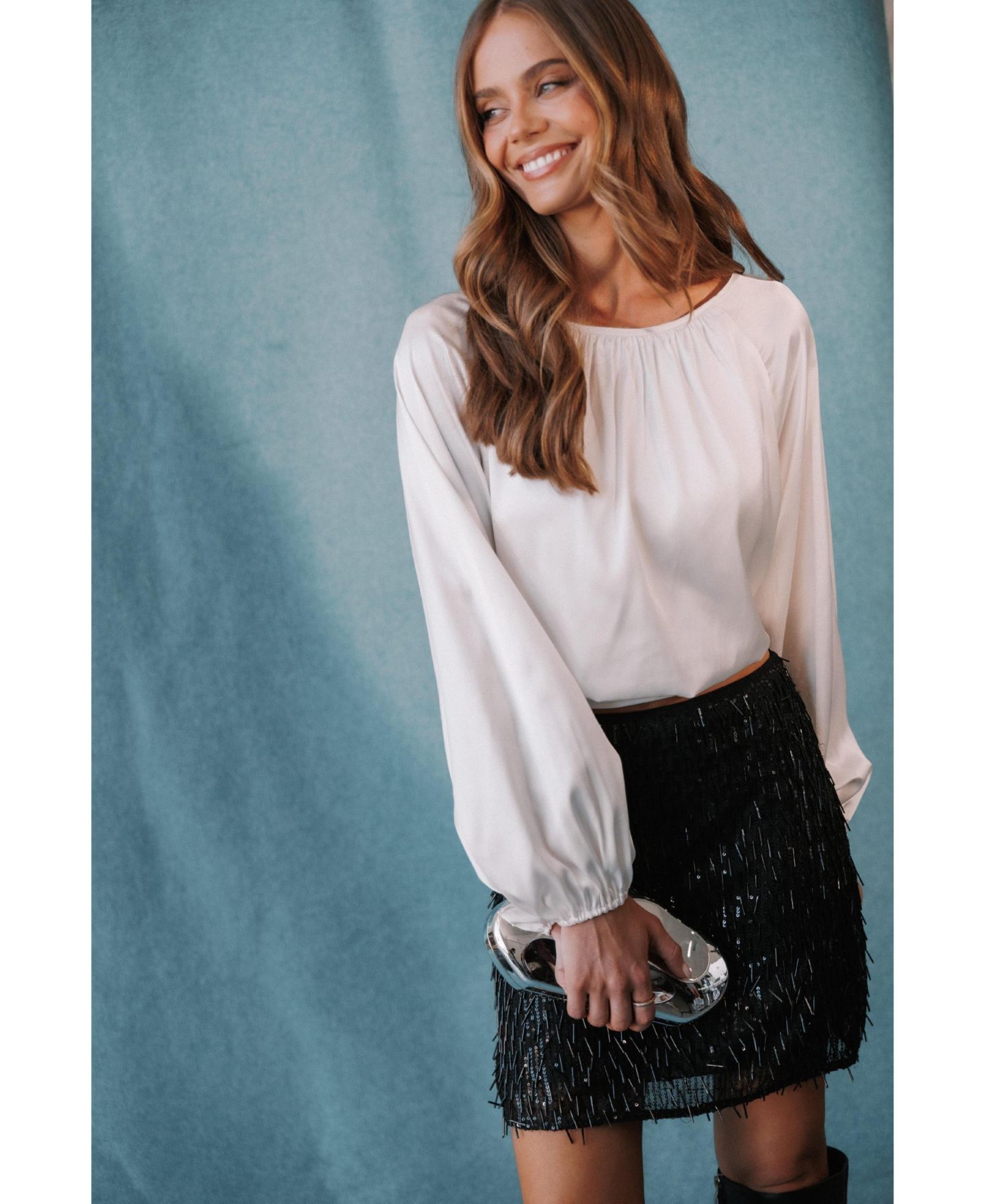 Женская блузка Petal and Pup Remi Open Back Long Sleeve Satin, цвет: Кремовый — фото 9