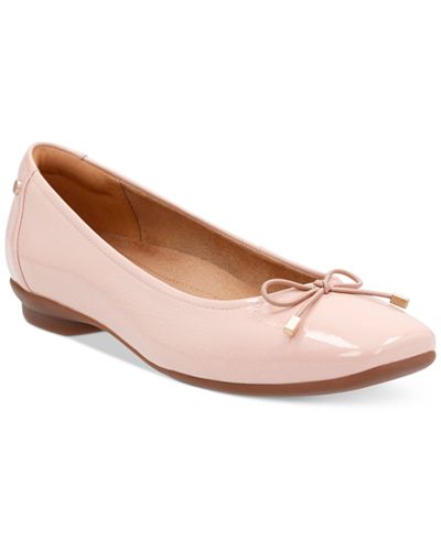 Clarks Artisan Women's Candra Light Flats