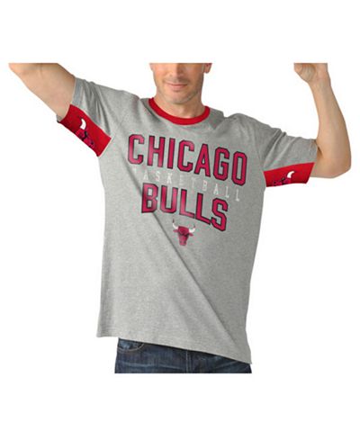 G-III Sports Men's Chicago Bulls Hands High Cut Back T-Shirt