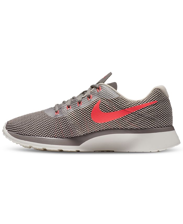 nike men's tanjun stores