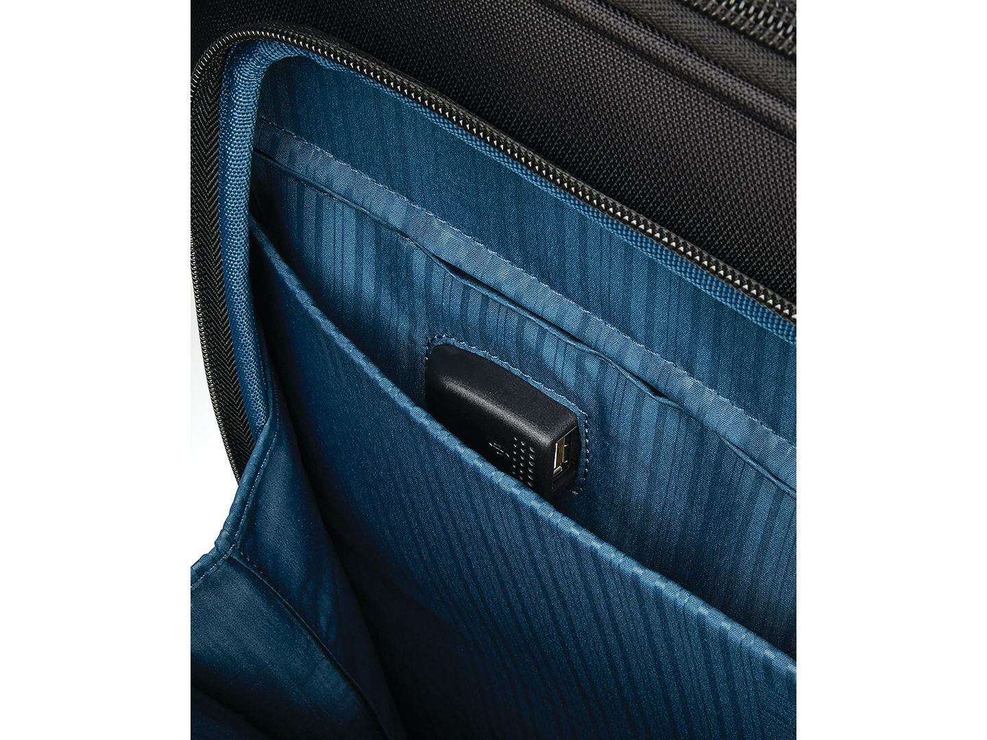 Чемодан Hartmann Metropolitan 2 22" Carry-on Spinner, цвет: Глубокий чёрный — фото 6