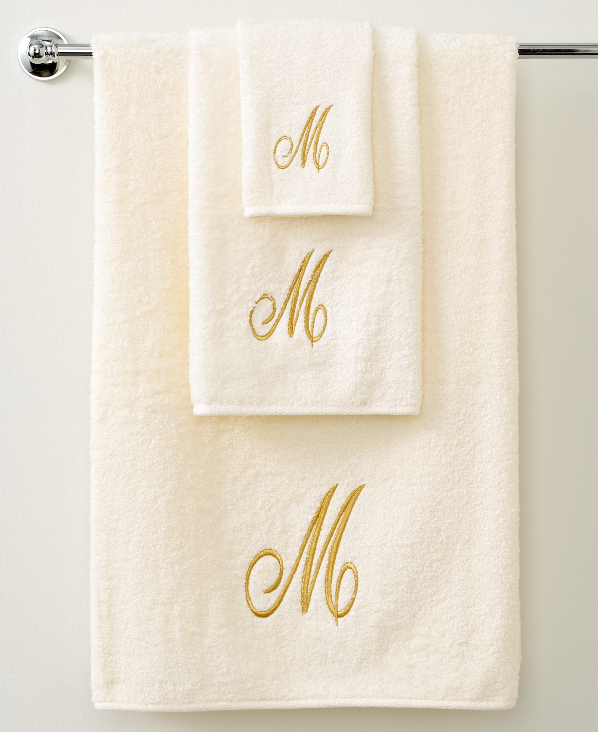 Avanti Towels, Monogram Initial Script Ivory And Gold 11" X 18" Fingertip Bedding In White
