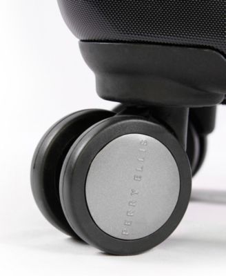 Tanner 21" Spinner Luggage