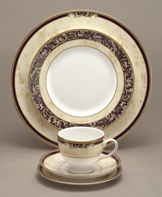 Wedgwood - "Cornucopia" Dinner Plate