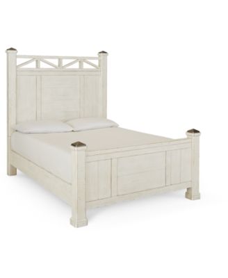 Trisha Yearwood Home - Homecoming Queen Post Bed