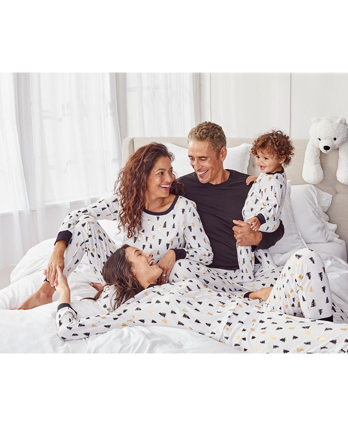 Пижама подошла. Семейные пижамы. Семья в пижамах. Пижамы для всей семьи. Семейные пижамы белого цвета одинаковые.