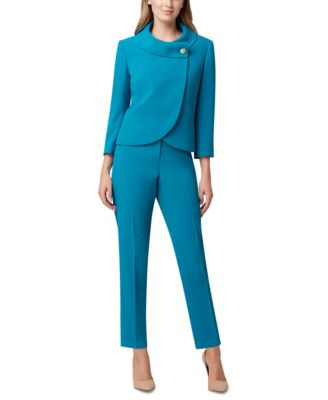 Tahari top envelope collar