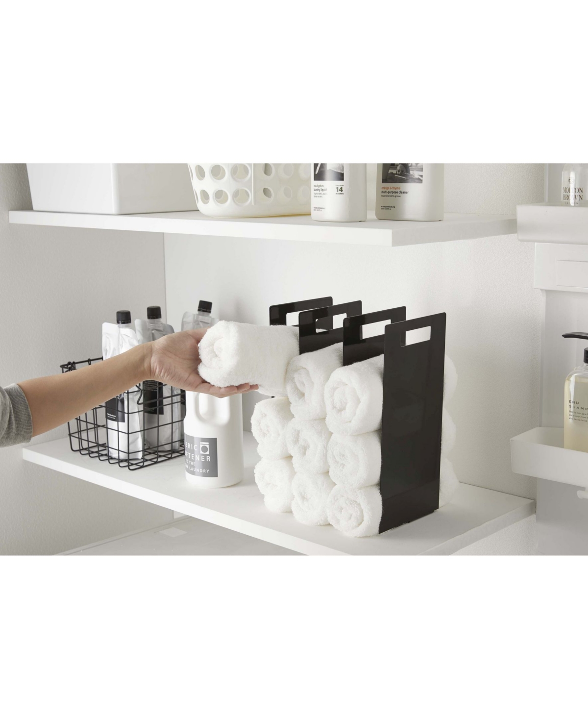 Interlocking towel organizer outlet