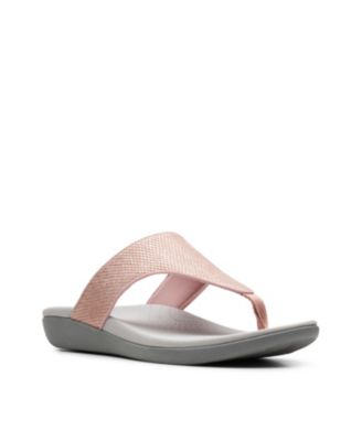 price of gucci flip flops