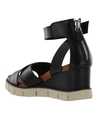 mia lauri wedge