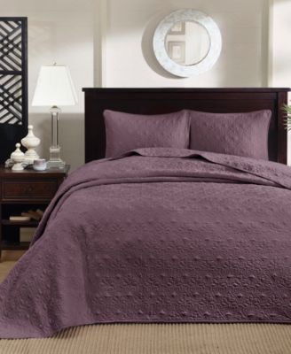 Quebec Quilted Bedspread Sets
