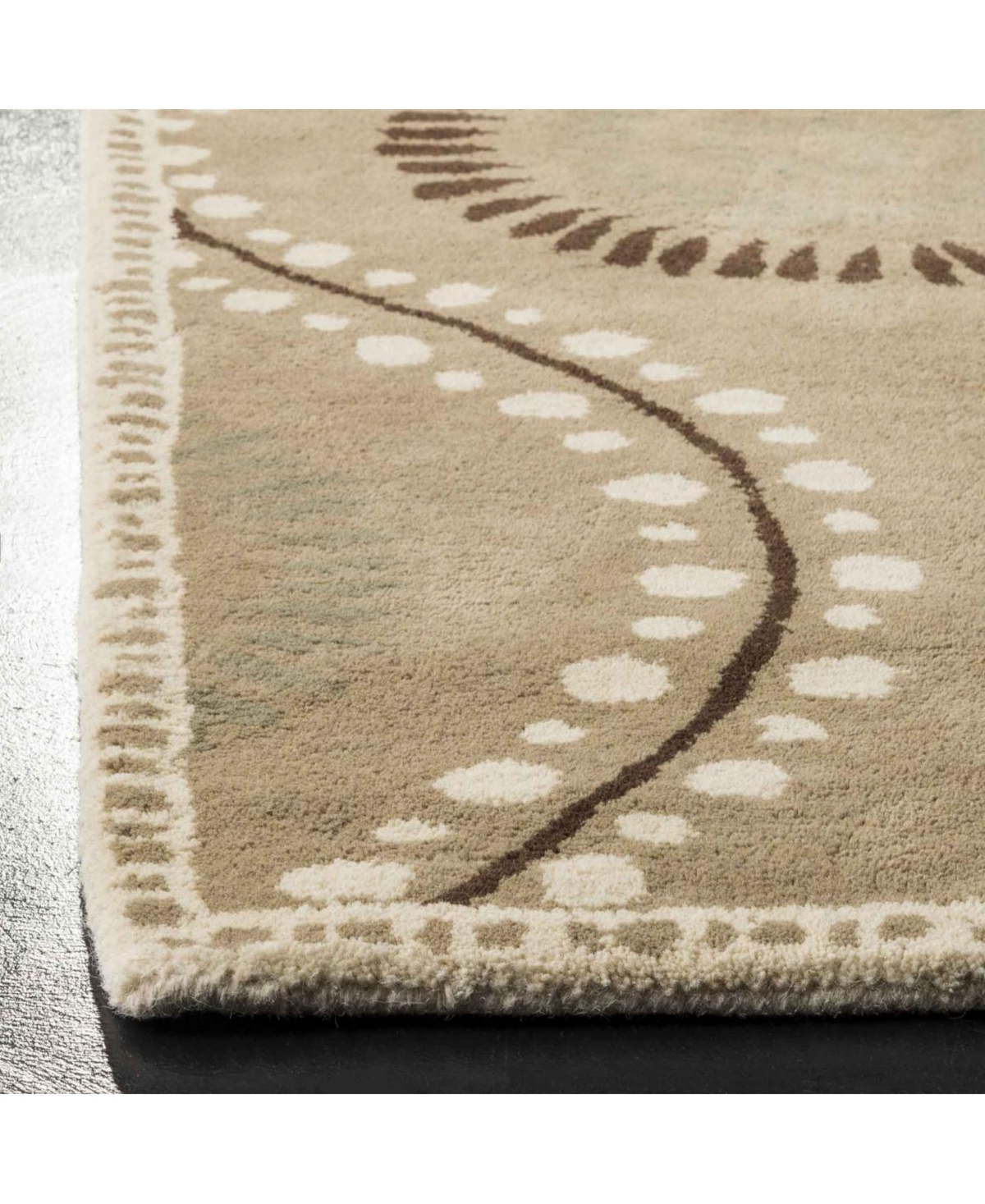 Martha Stewart Collection Ogee Dot MSR4532BArea Rug - Tan