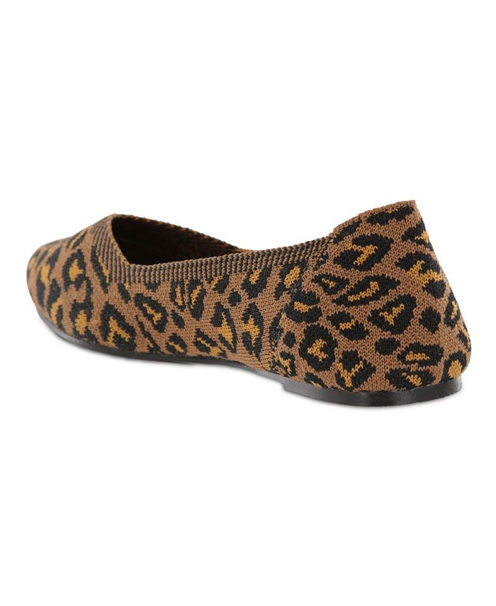 mia kerri pointed toe flyknit flat