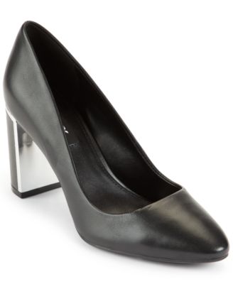 DKNY - Sila Pumps