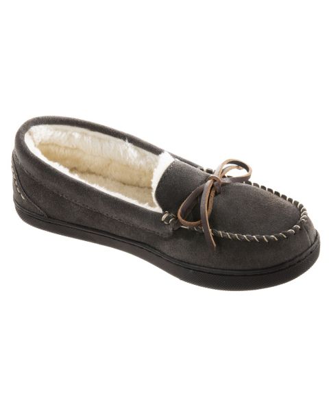 Женские тапочки Isotoner Signature Sage Genuine Suede Moccasin Slippers, цвет: Пепельный