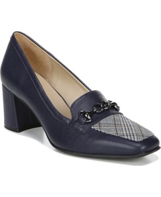 navy pumps wide width