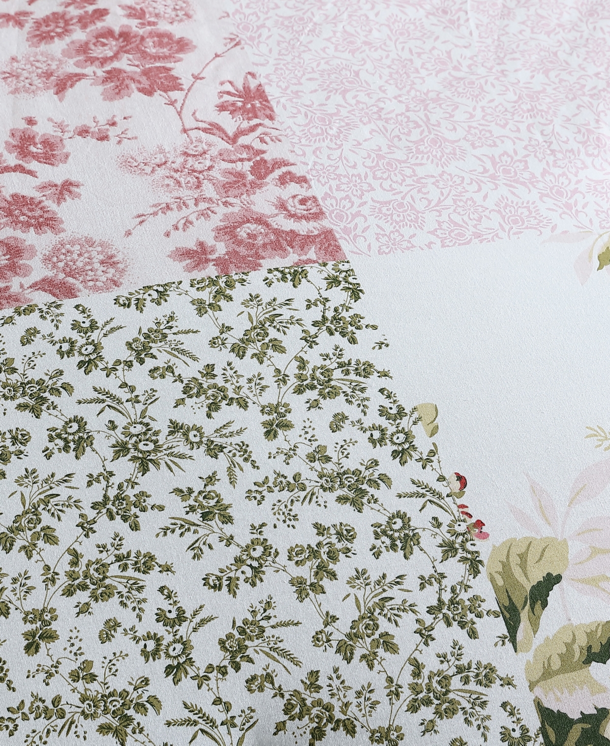 Laura Ashley Ailyn -Pc. Comforter Set