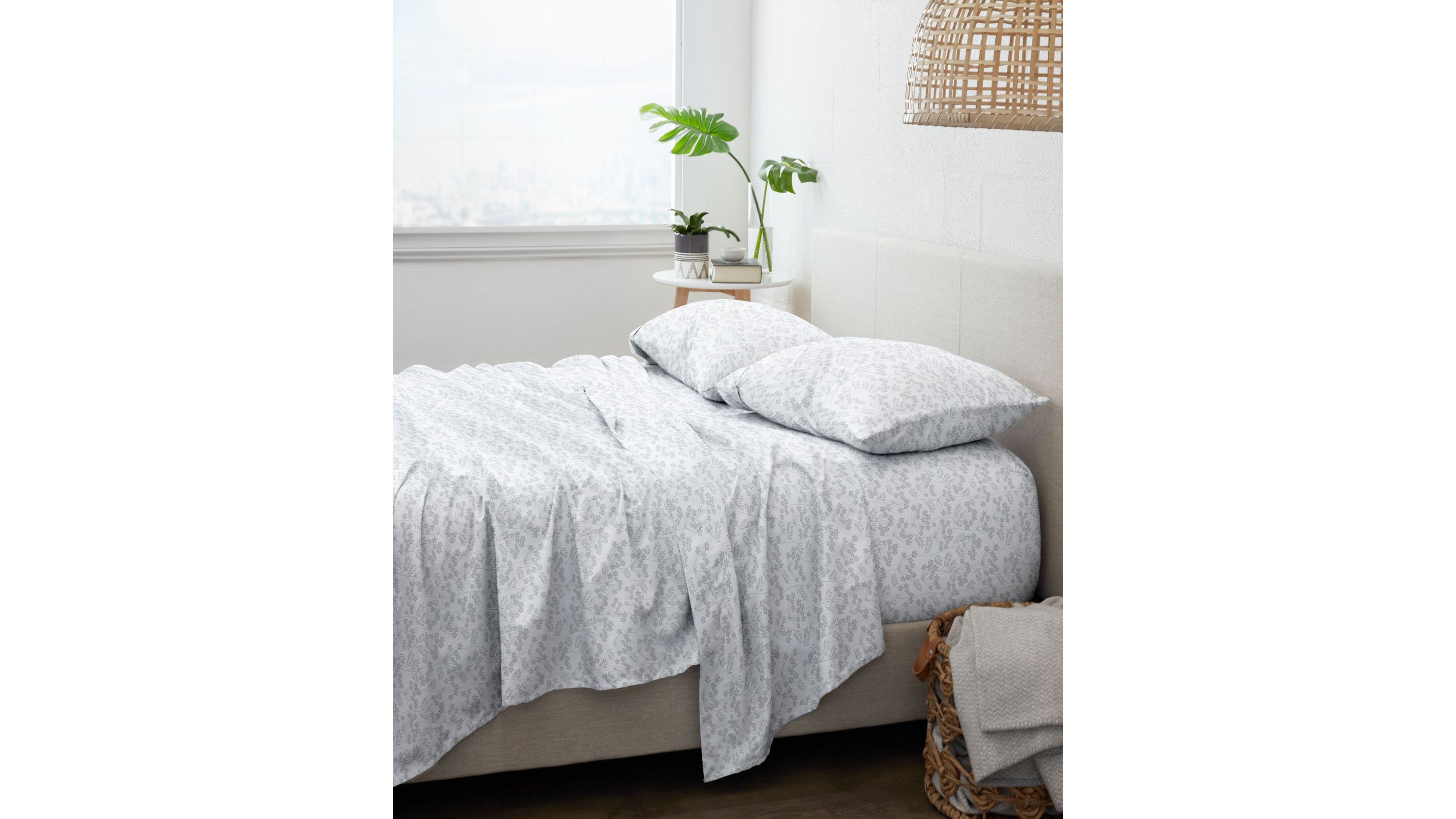 Home Collection Premium Ultra Soft Chantilly Lace Style Pattern 4 Piece Bed Sheets Set, California King
