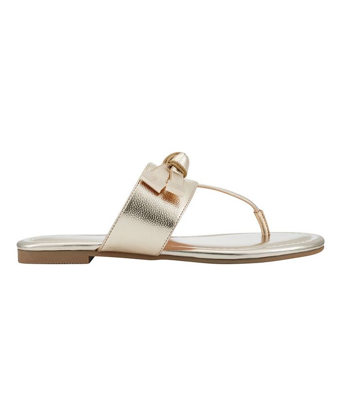 bandolino t strap sandals
