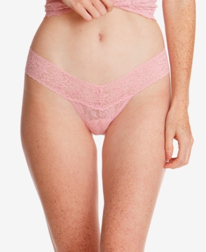 HANKY PANKY WOMEN'S SIGNATURE LACE LOW RISE THONG