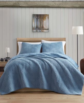 Photo 1 of KING SIZE BEARPAW CORDUROY TO SHERPA 3P PIECE QUILT SET- BLUE
Includes quilt and 2 shams