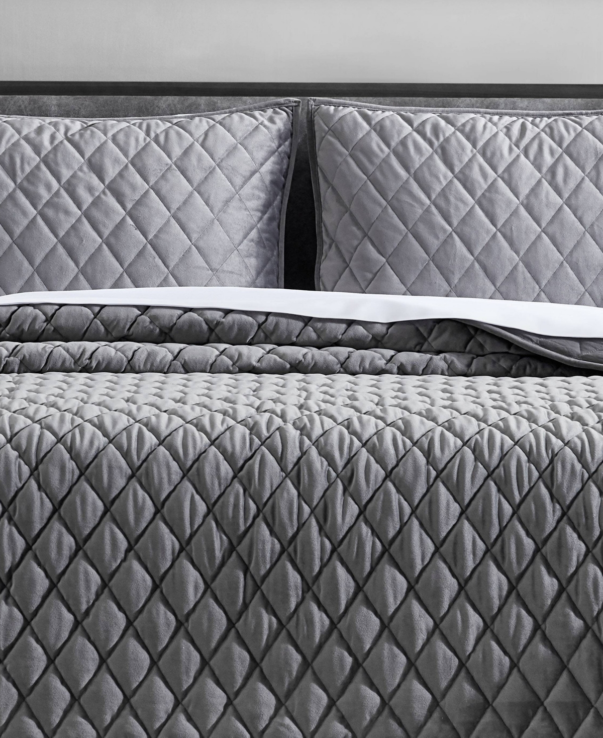 Vera Wang Diamond Velvet 3 Piece Quilt Set