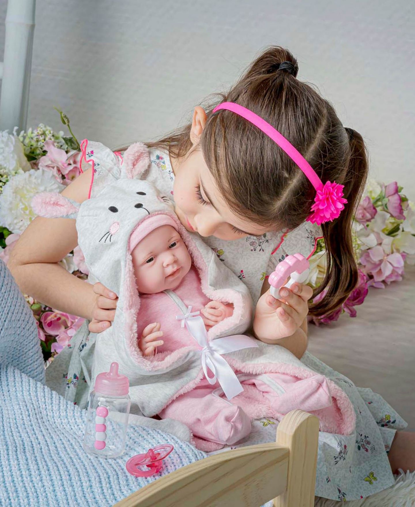 Детские куклы JC TOYS La Newborn 15.5" Soft Body Bunting Bunny Baby Doll, 9-Piece Set, Ages 2+ — фото 4