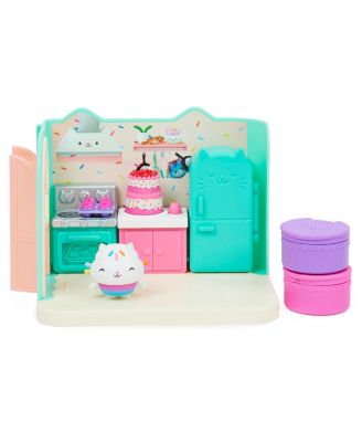 DreamWorks Gabby's Dollhouse, Bakey with Cakey Kitchen with Figure and 3 Accessories, 3 Furniture Pieces and 2 Deliveries